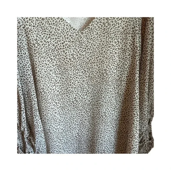Women's Animal Print Small Over-sized Blouse - Picture 2 of 6